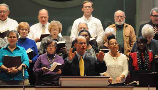 Tommy Ryan leads a choir in song during the Butler County Ministerial Association’s Community Thanksgiving Service at First Baptist Church Tuesday evening.